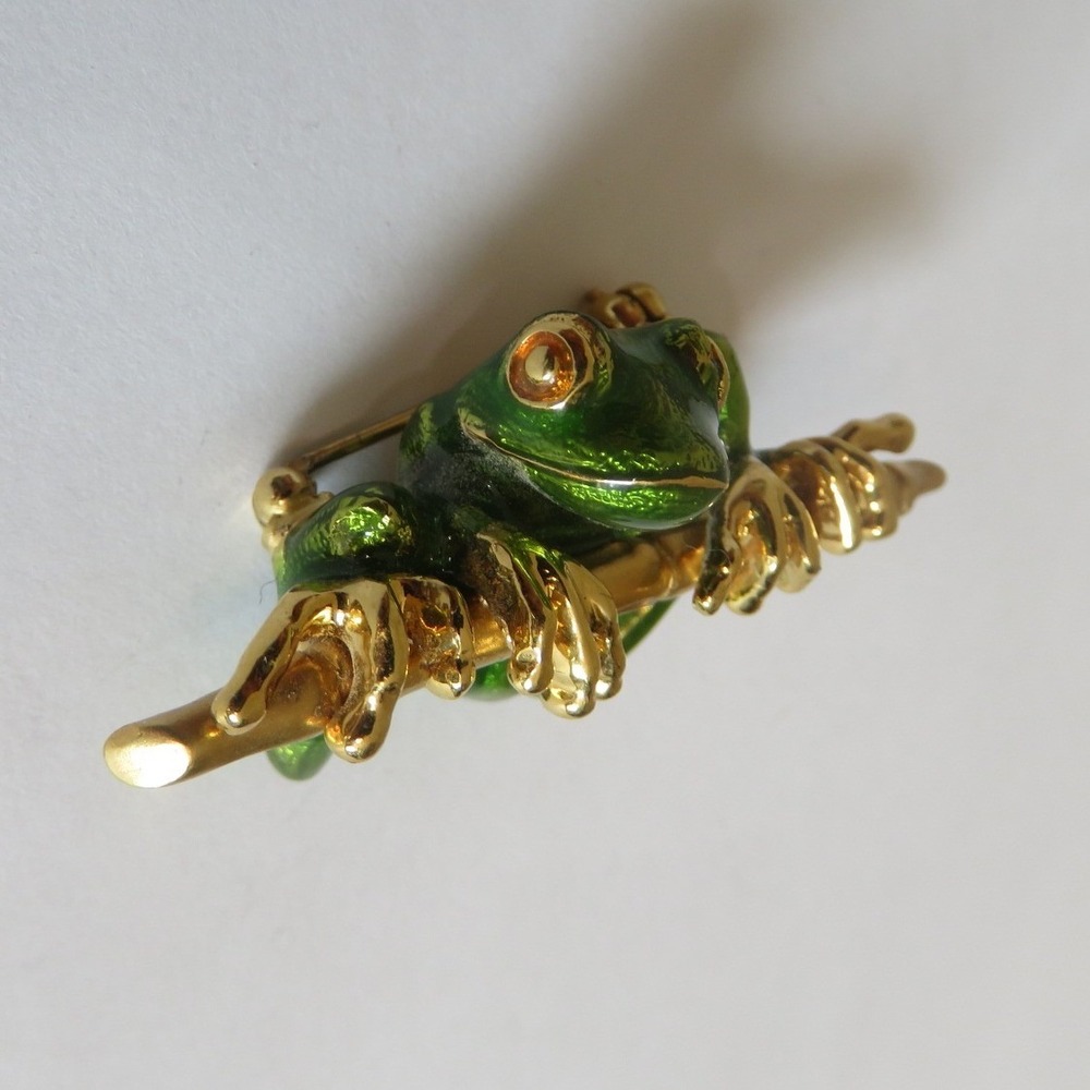 Vintage Kenneth Jay Lane KJL Green Enamel Frog on Branch Brooch Gold Tone Pin 2" - Picture 7 of 9